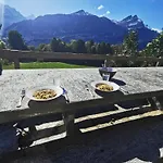 Rauft-perfekter Rückzugsort Für Besondere Feierlichkeiten 2500 M2 Grundstück Mitten In Der
