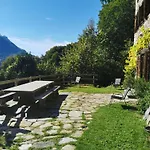 Rauft-perfekter Rueckzugsort Fuer Besondere Feierlichkeiten 2500 M2 Grundstueck Mitten In Der * Hasliberg